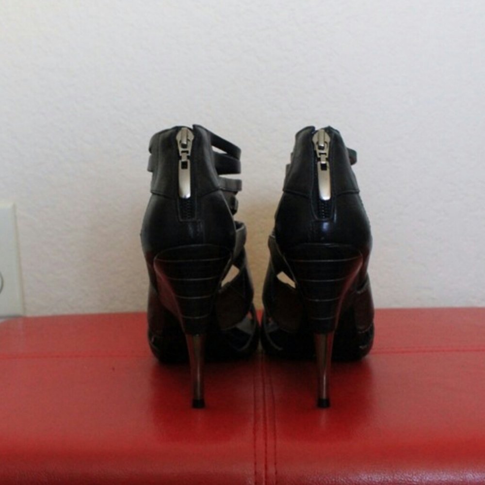 Open Toe with Unique Heels - Picture 3 of 4